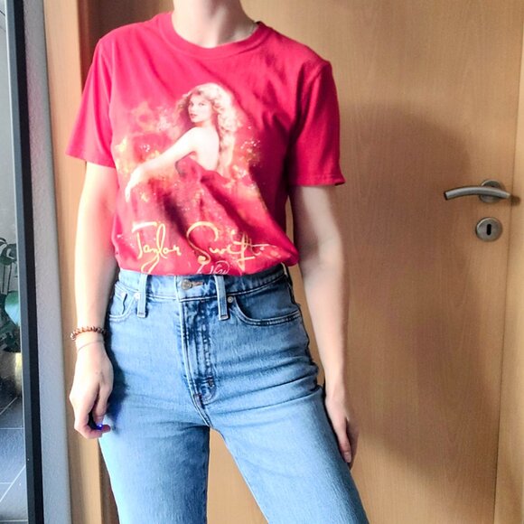 Taylor Swift 2011 Speak Now Tour Red Band Tee Shirt Size Small - Picture 6 of 12